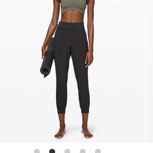 Lululemon Sun Setter Jogger *28"
Black Size 4